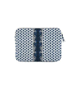 Souleiado Ligne De Voyage | Pochette AÏPADOU La Mouche bleu fond blanc